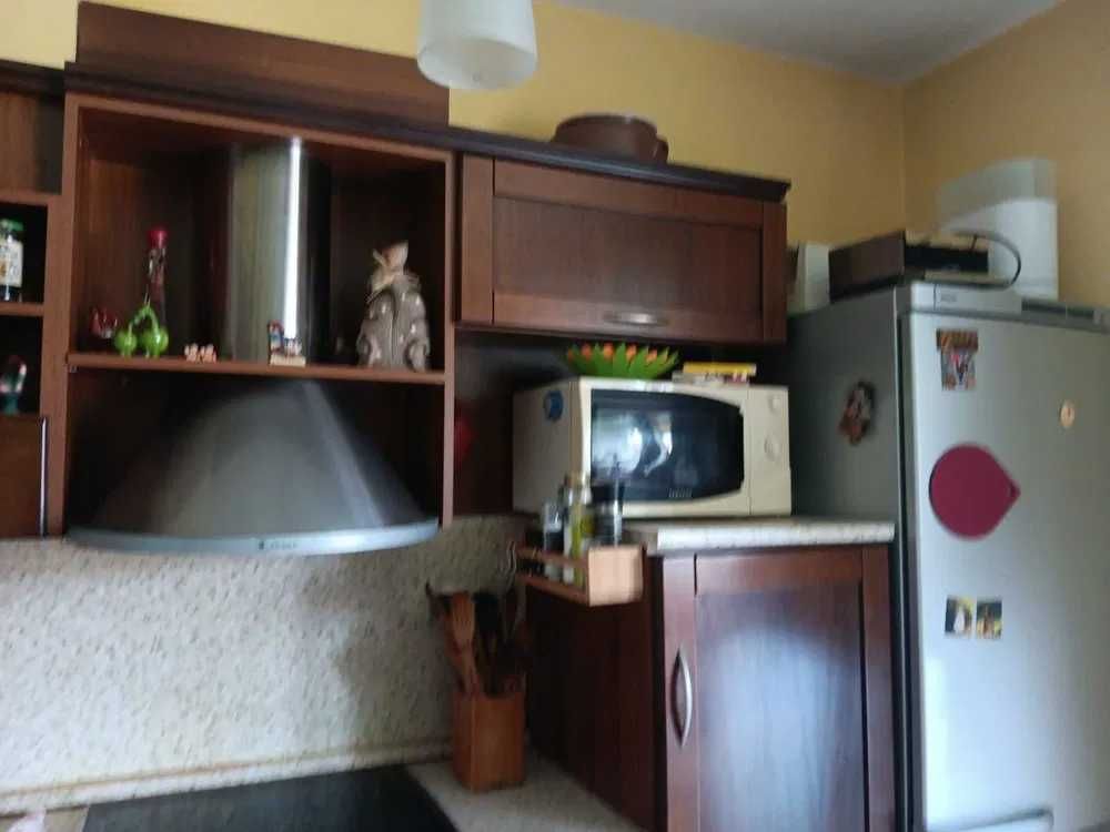 ПДЧ кухня-МАСИВ, супер качествена+печка, котлони и абсорбатор.