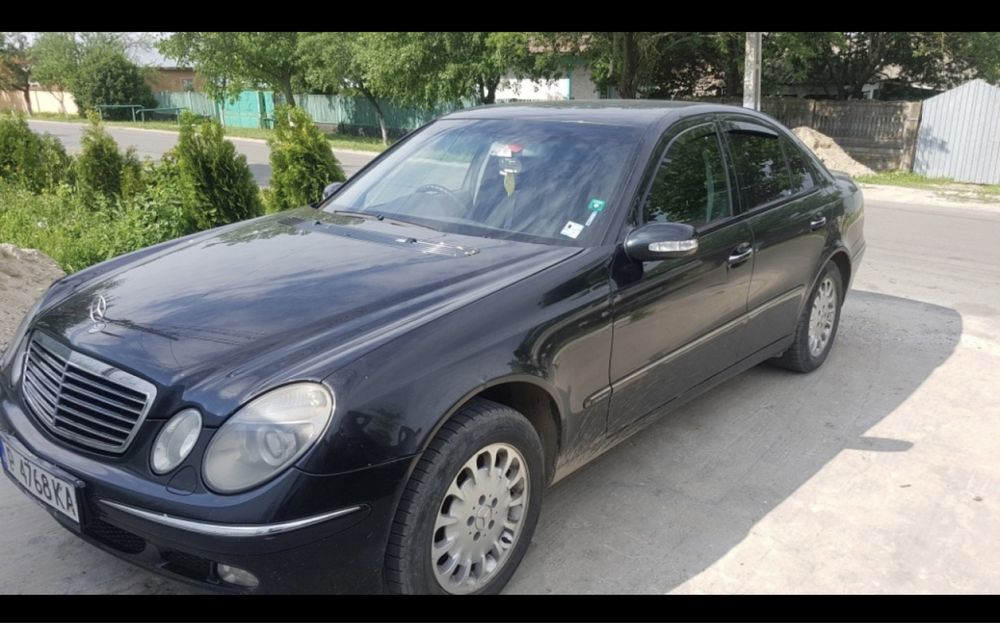 Dezmembrez Mercedes E Class 2004