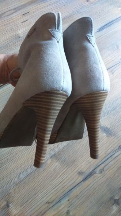 Sandale cu toc Lasocki
