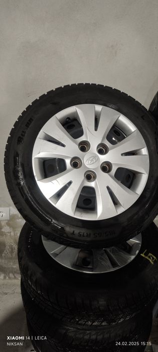 Оригинални джанти hyundai 15. С гуми185.65.R15T и тасове.