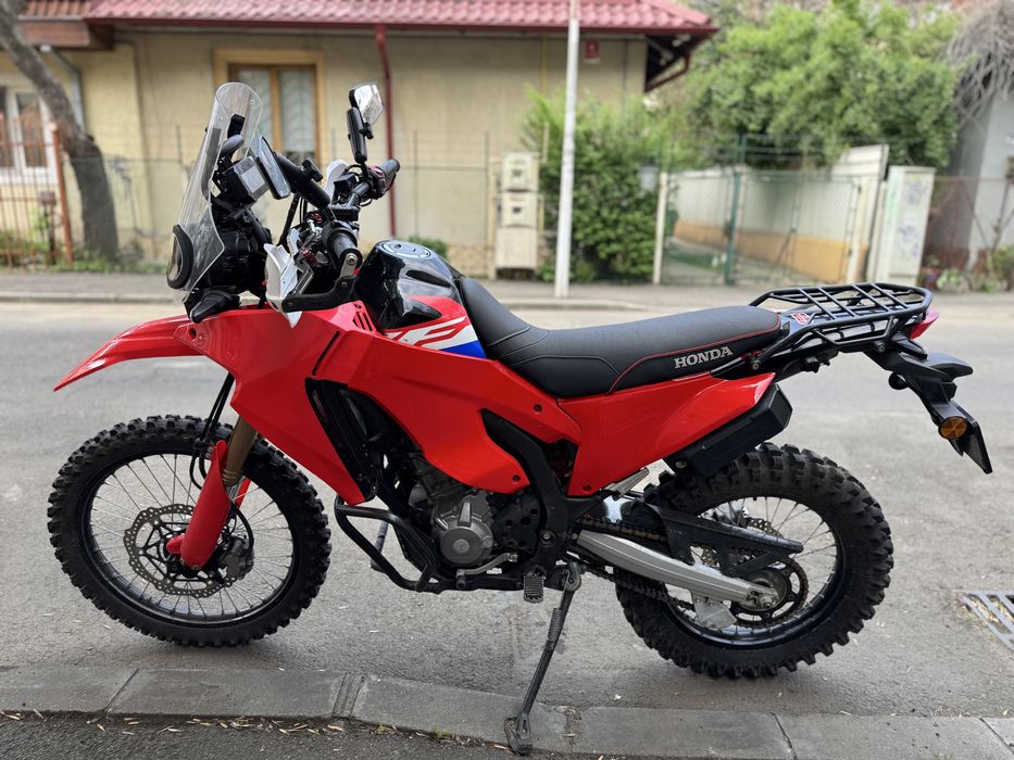 Honda CRF 300 Rally - 8400km, model 2021, super echipata