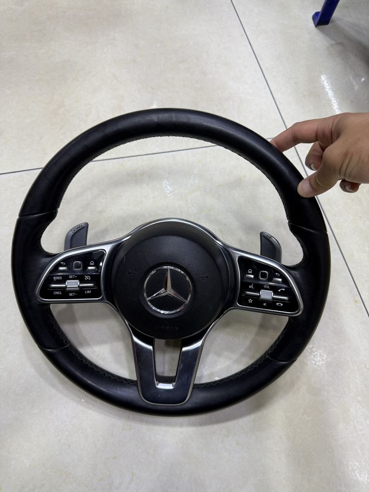 Mercedes-Benz rul yaxshi xolatda
