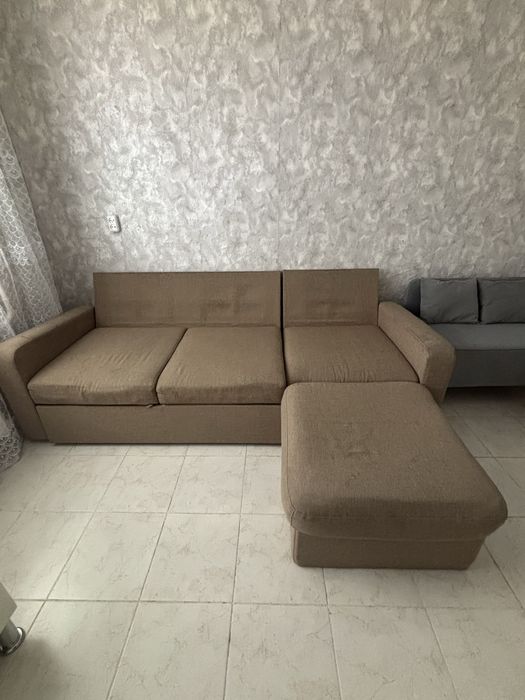 Срочно продам диван б/у находится 7 микрайон