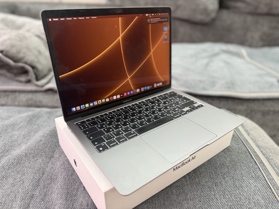 Macbook air M1 chip 8gb 256gb