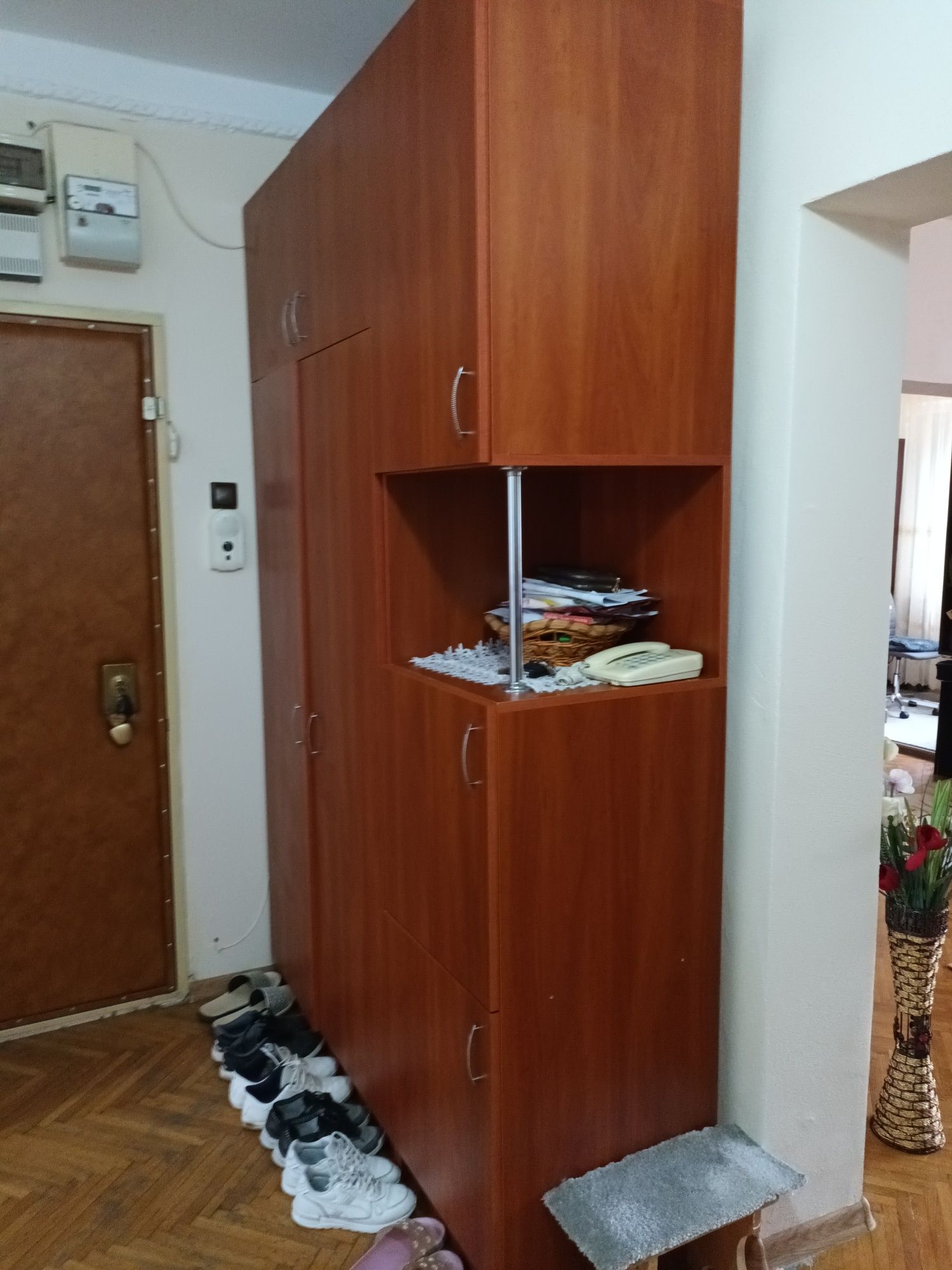 Mobilier hol dulap haine și comoda pantofi