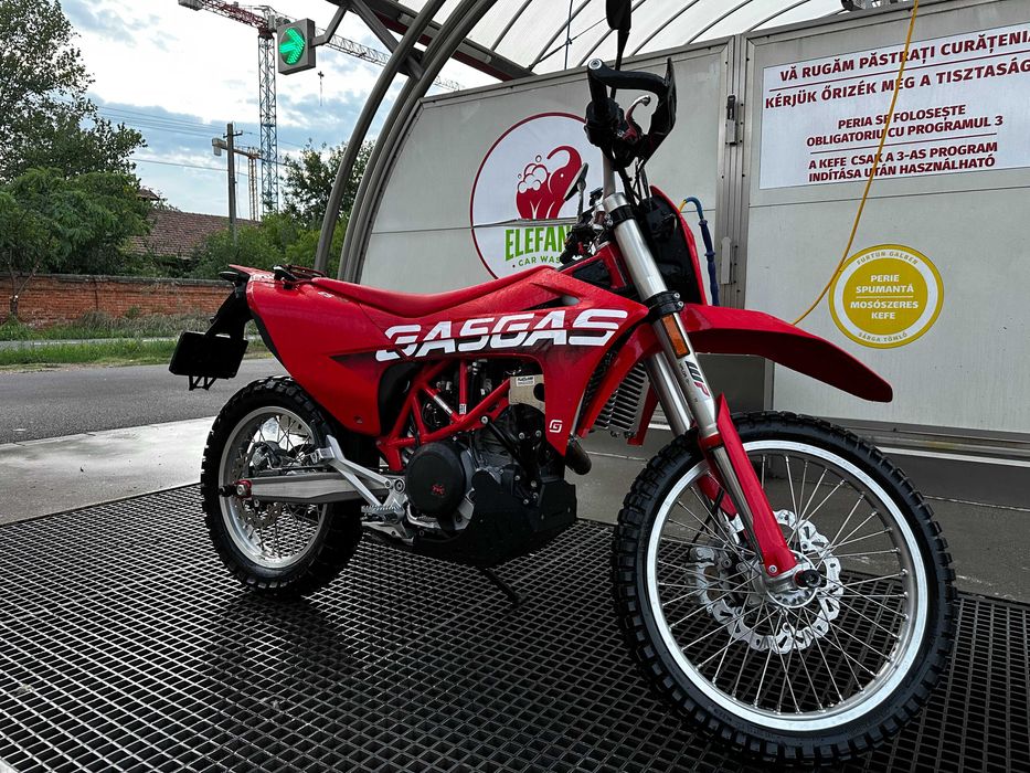 GASGAS ES700 - 2700km/ garantie 2026/ ktm 690/ husqvarna 701
