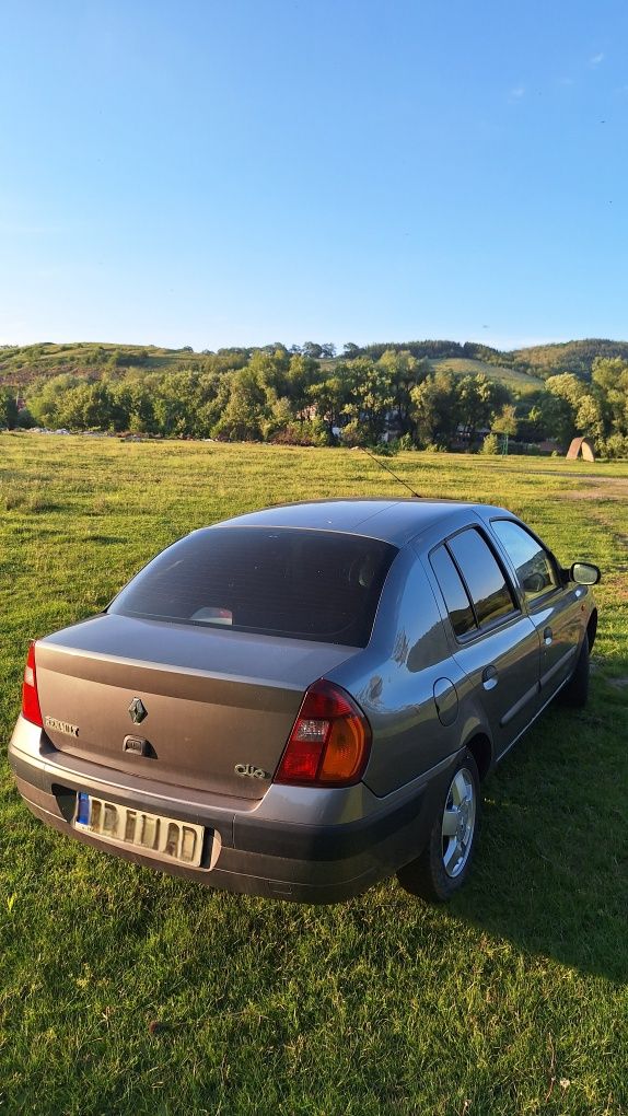 Vând Renault Clio