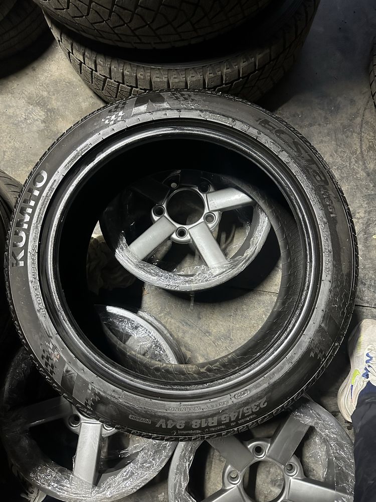 Kumho235/45/18 пара