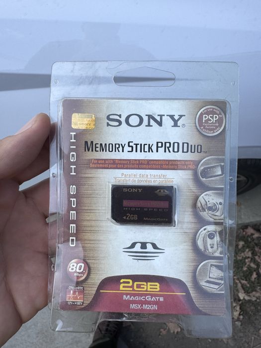 Флэшка Sony memory на 2 гб и 4 гб