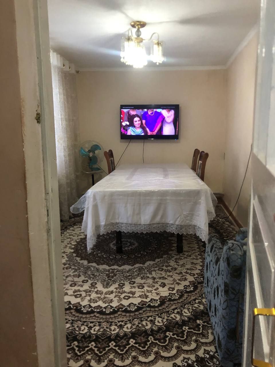 Yangiyol shahrida joylashgan 5 xonali uy sotiladi yer narxida