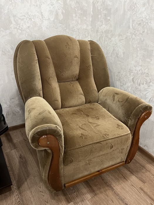 Диван и два кресла