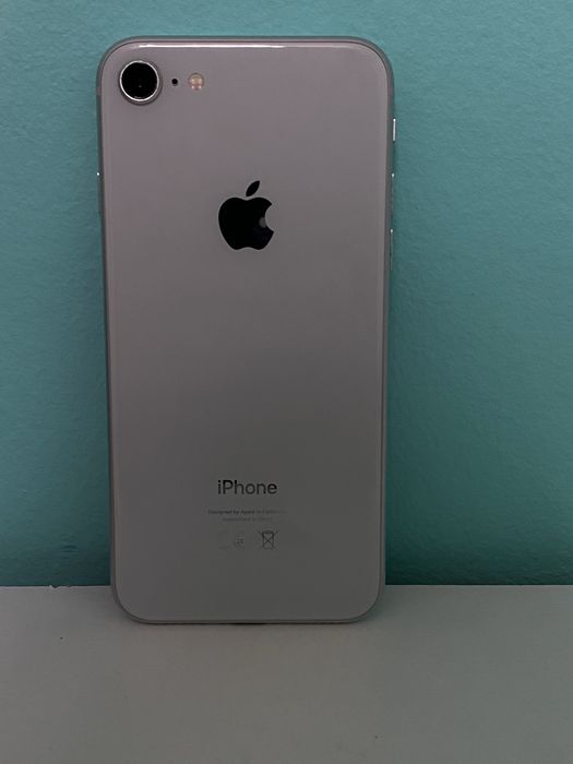 De vânzare iPhone 8   – stare bună