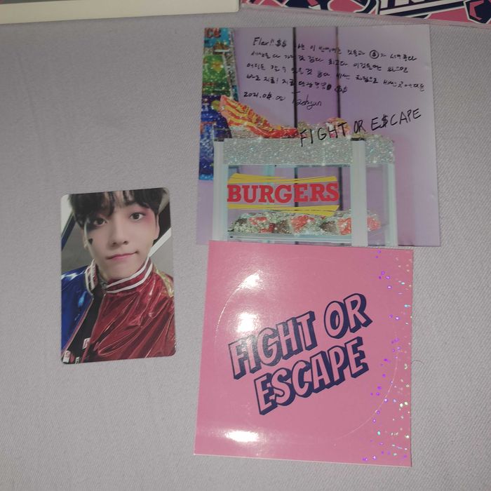 Album txt the chaos chapter:fight or escape