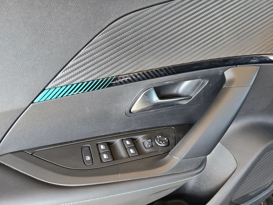 Peugeot 2008 Electric drive/50 kWh/100 kW/Allure Pack/Германия