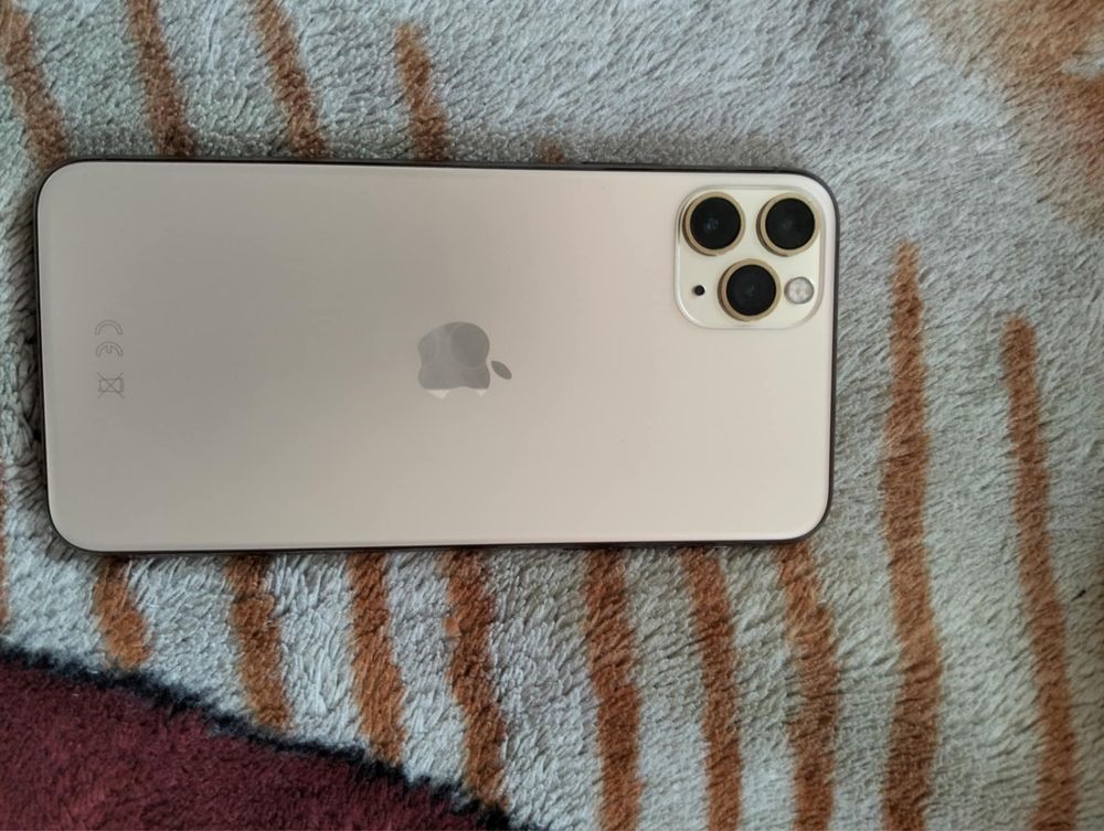 Vând iphone 11 pro max sau schimb cu cross si dif unde e cazul