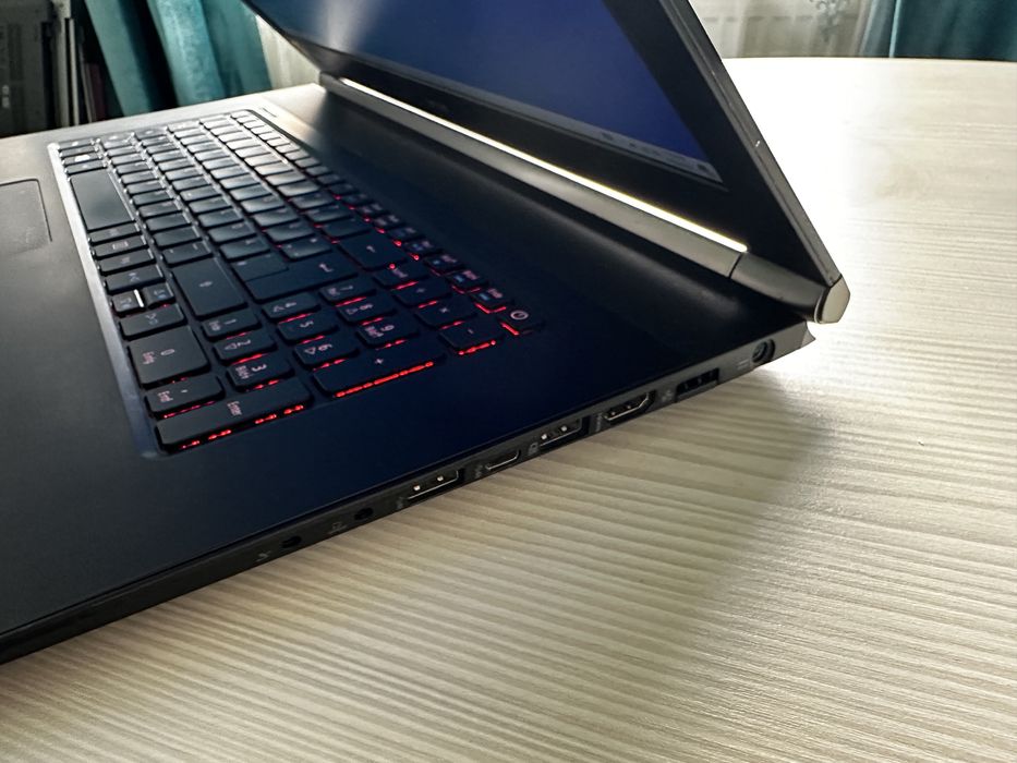 Acer Nitro 17 - Intel i5 6300HQ - Nvidia 945 2Gb dedicat - SSD240+HDD