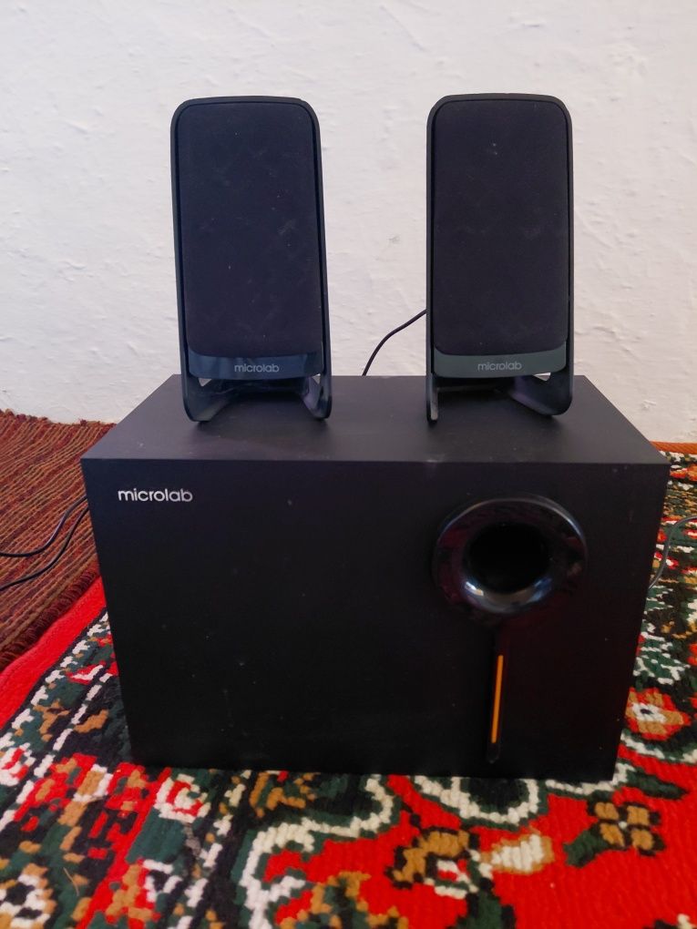 Microlab M-290 (2.1 акустика)
Продам колонки с сабвуфером, полностью р