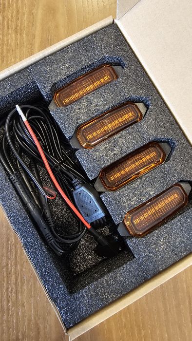 Жёлтые доп ДХО на Toyota RAV4