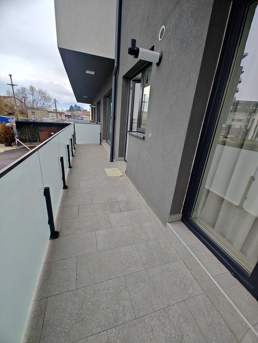 Proprietar, apartament 2.5 camere spațios, prima închiriere,decomandat