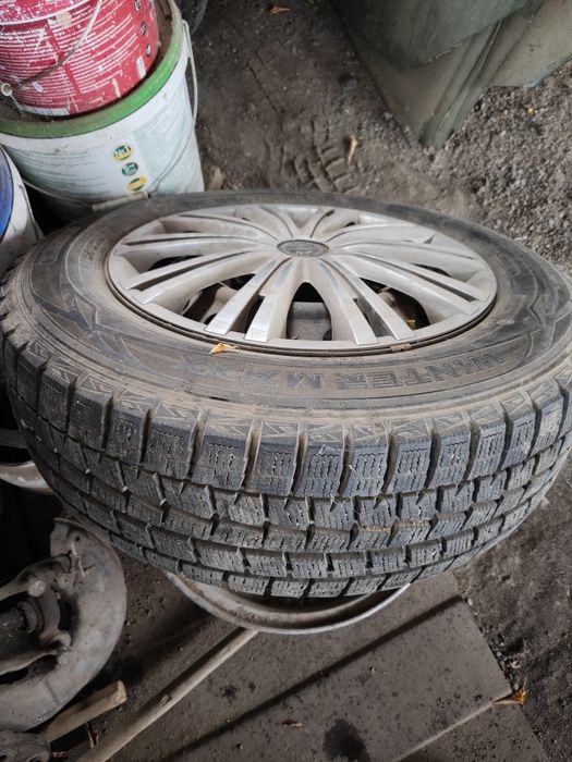 Продам зимние шины с дисками R16 toyota