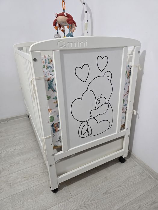 Patut Qmini 120cm / 60cm cu saltea de 10cm si reglabila pe 3 nivele.