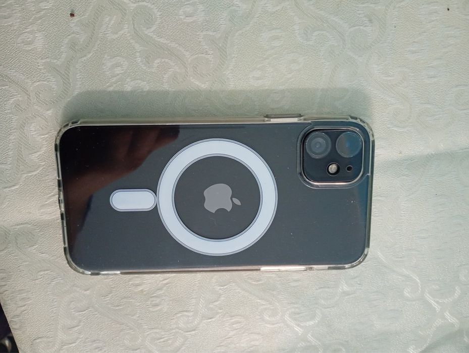 Vand iphone 11 urgent