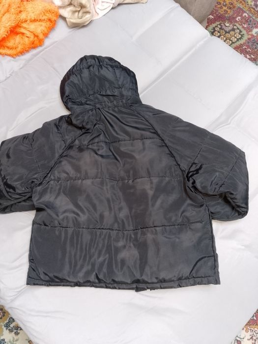 Продаю стильную женскую куртку 
Подходит на осень, зиму и весну — тё