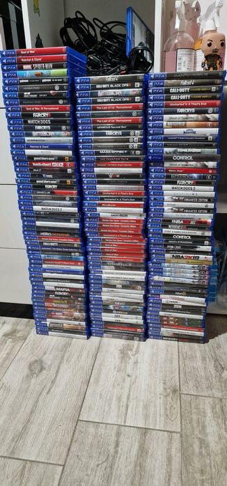 Playstation 4 Slim 500-1tb (4 jocuri fizice-12 digitale)