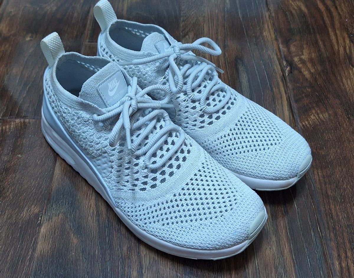 Adidasi Nike Air Max Thea