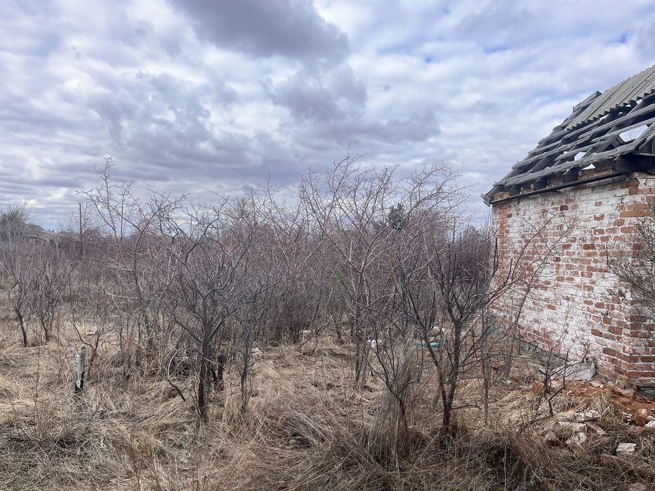 Продам дачу 10 соток земли .
