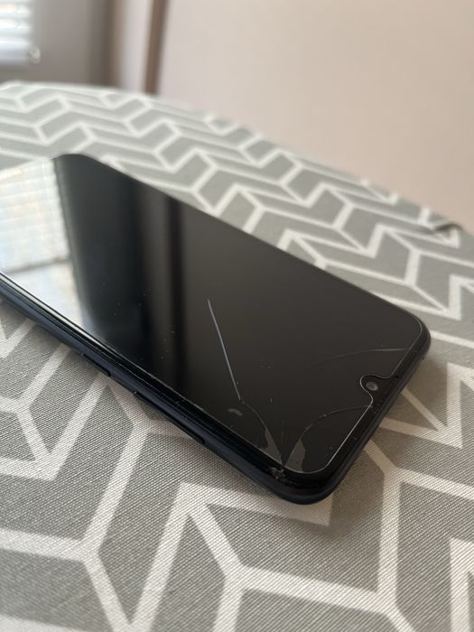 Huawei Y7 2019 *Пукнат Дисплей*