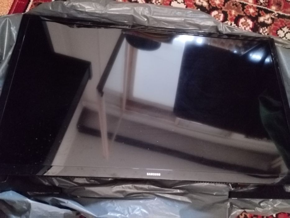 Televizor 32 de inch, leduri arse, pentru piese de schim