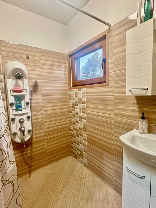 Продава къща в с. Лесново