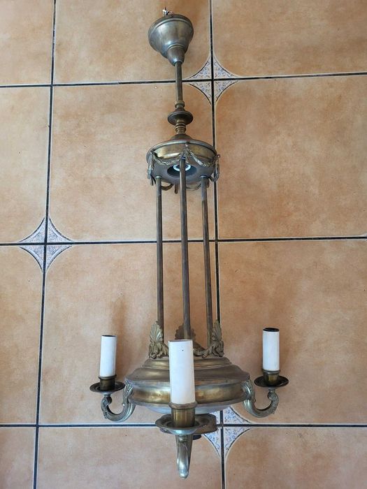 candelabru/lustra/lampa vechea/antica