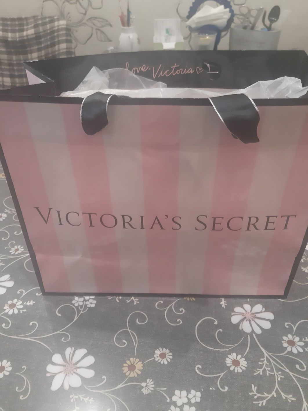 Новая сумка от Victoria Sekret .