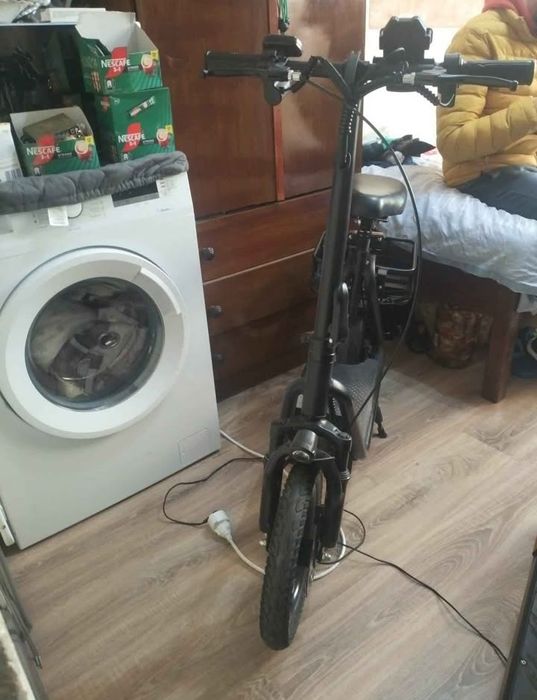 Scuter electric Cu cartea ei