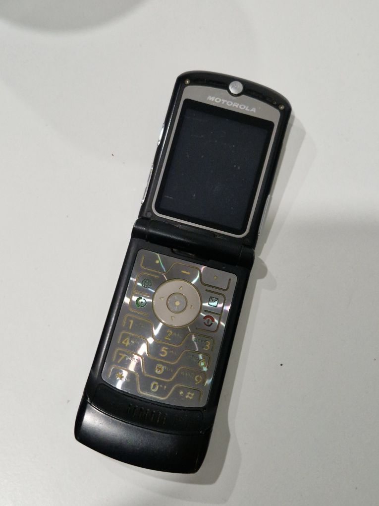 Telefon cu clapeta Motorola V3