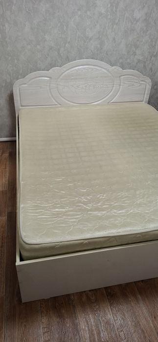 Продам двуспальную кровать 160*200