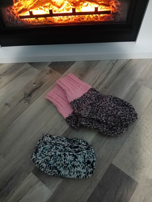 Vând ciorapi impletiti în casa