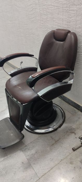 Парикмахерское кресло