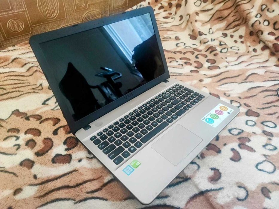 Laptop ASUS X541UJ / GeForce 920M / Intel i3 / 12 GB DDR4 / 480 GB SSD