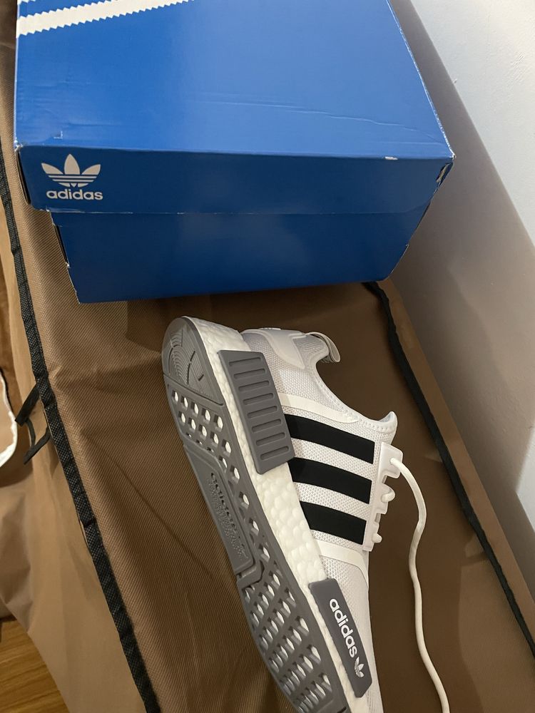 Adidasi adidas 42