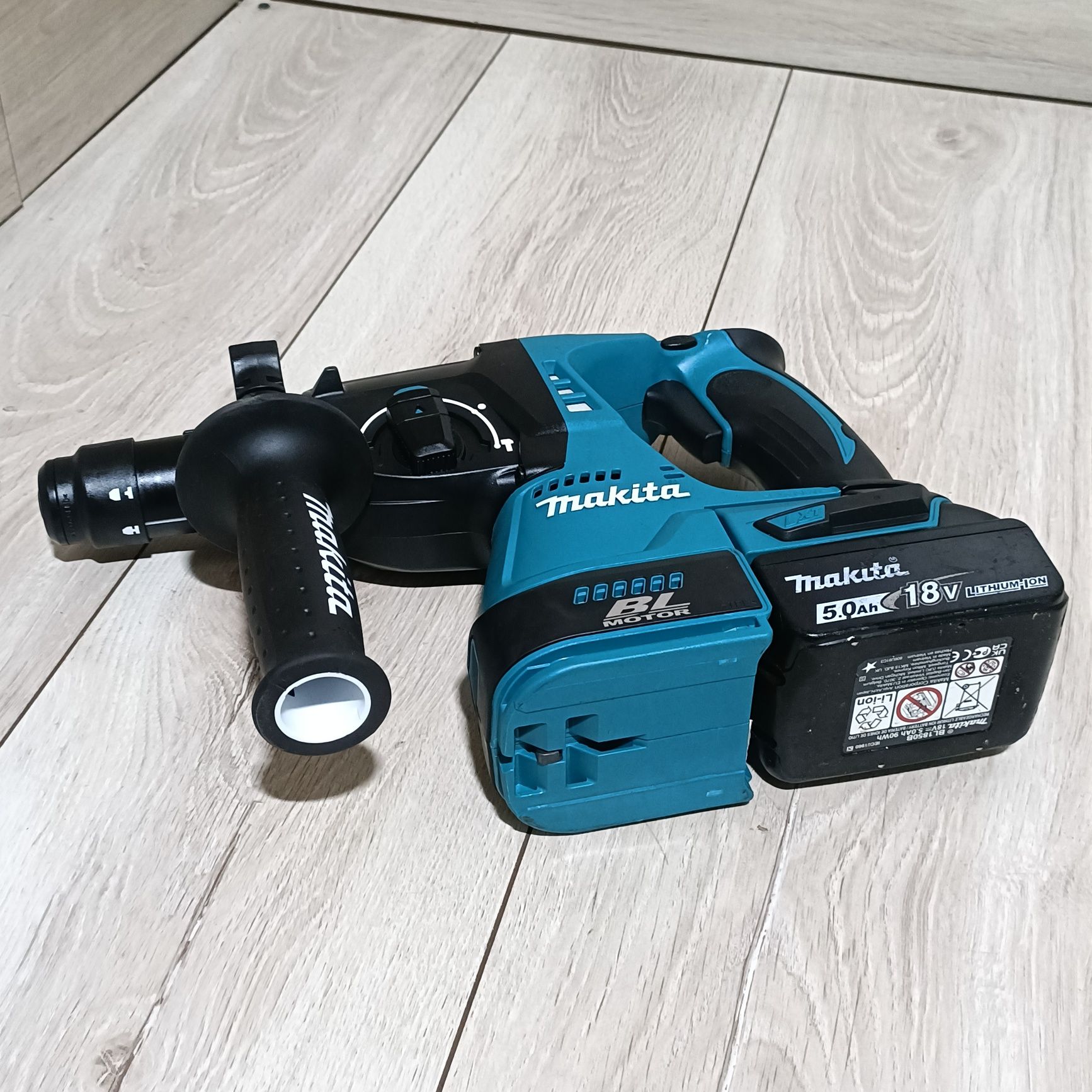 Rotopercutor SDS Plus fabricatie 2024 Makita DHR 243