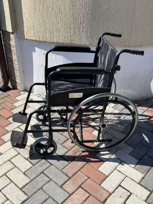 Scaun cu rotile putin folosit