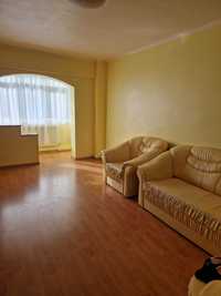 Închiriez apartament cu 2 camere