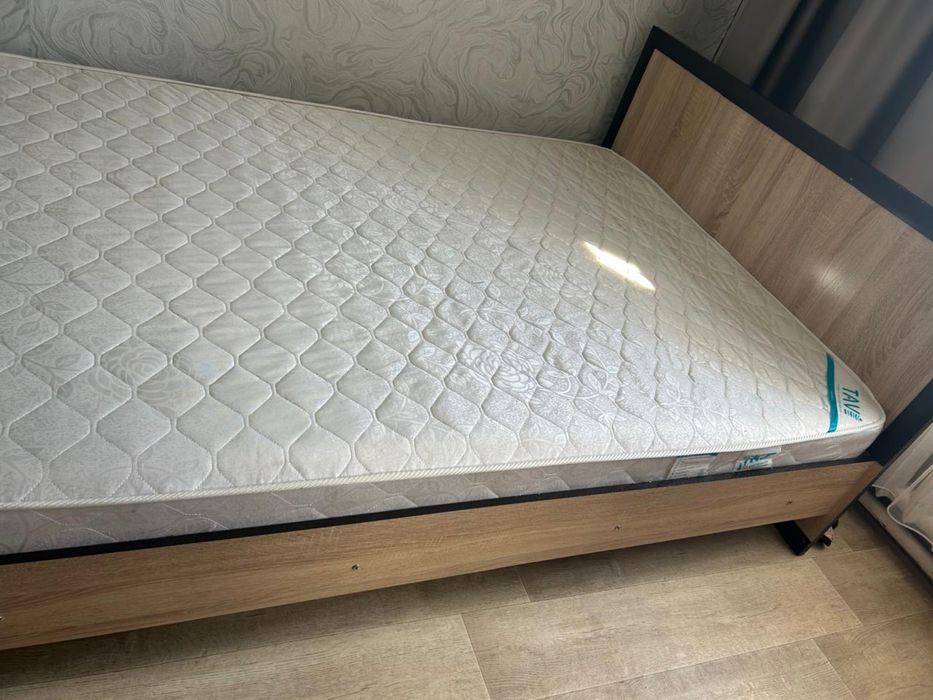 Продам тахту 1,5 спалню в хорошем состояние