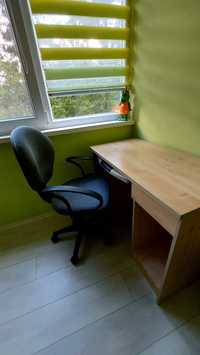 Ученическо бюро и подходящ стол!