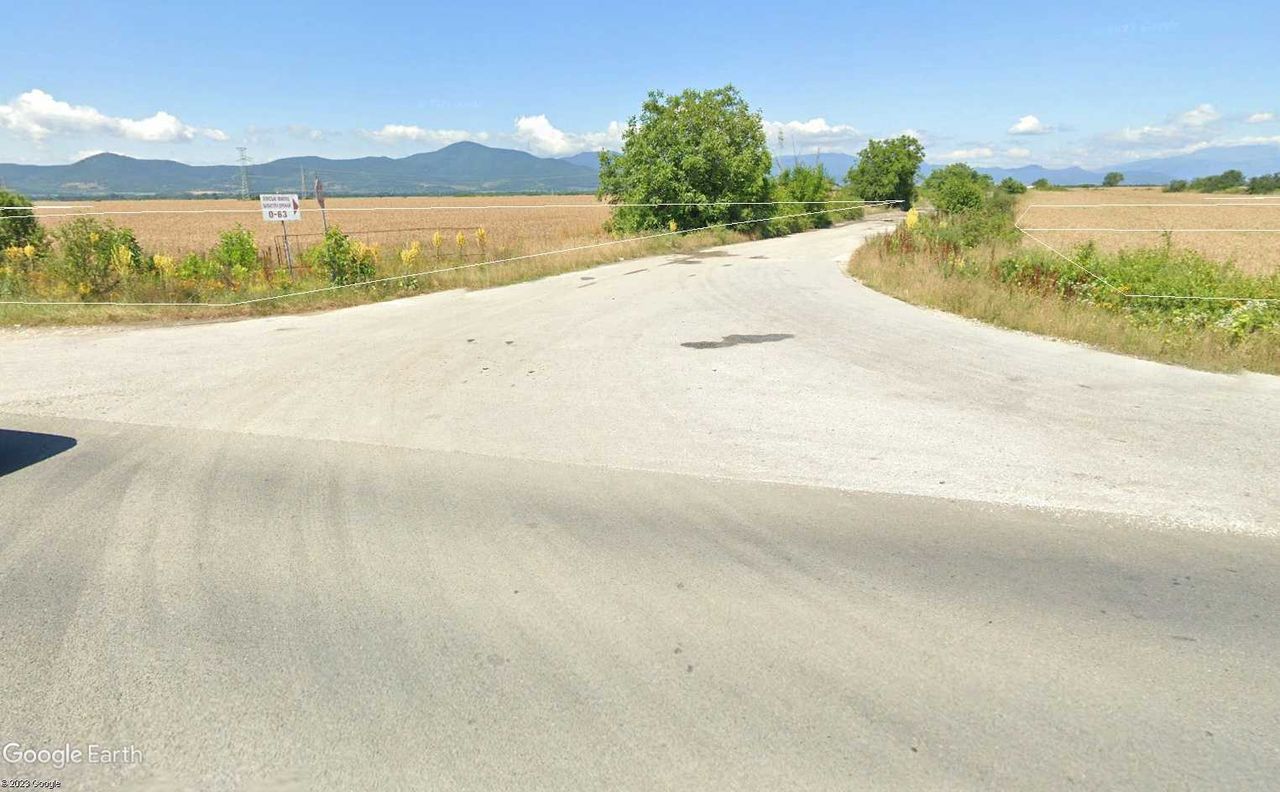 Продава се Парцел в Карлово - 18000 кв.м за 2 €/кв.м - Снимка #1