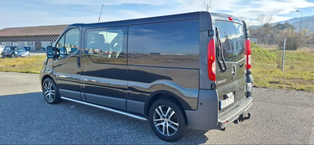 Renault trafic modelul  lung