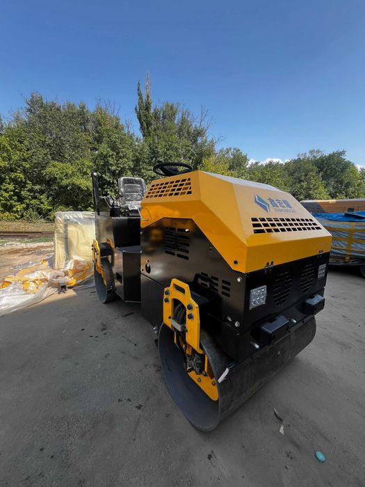 Каток вибрационный 2000кг